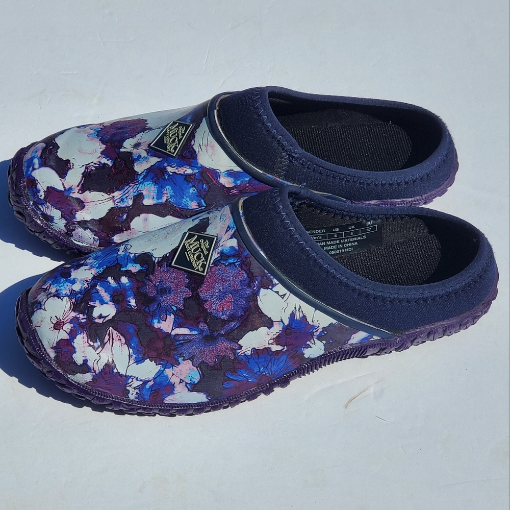 Muck clogs Muckster ll, size women's 6, blue/purple print.